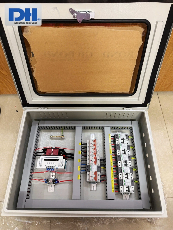 Tủ điện 16kW Hybrid 1 pha sử dụng các linh kiện chính hãng Tủ điện 16kW Hybrid 1 pha sử dụng các linh kiện chính hãng