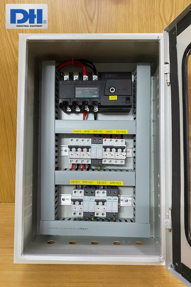 Các thiết bị trên tủ điện được đấu nối gọn gàng và đẹp mắt