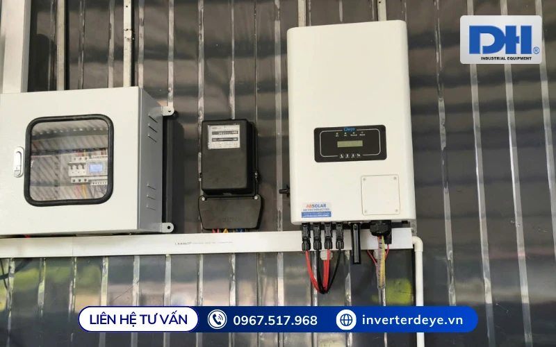 Ảnh thực tế Inverter SUN-30K-G04 và tủ điện Ảnh thực tế Inverter SUN-30K-G04 và tủ điện